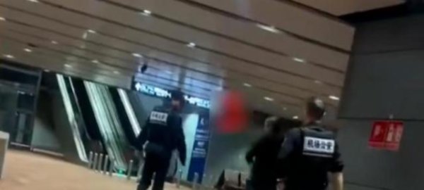 康乾配资 航班延误近8小时，男子扬言“炸机场”，被公安带走